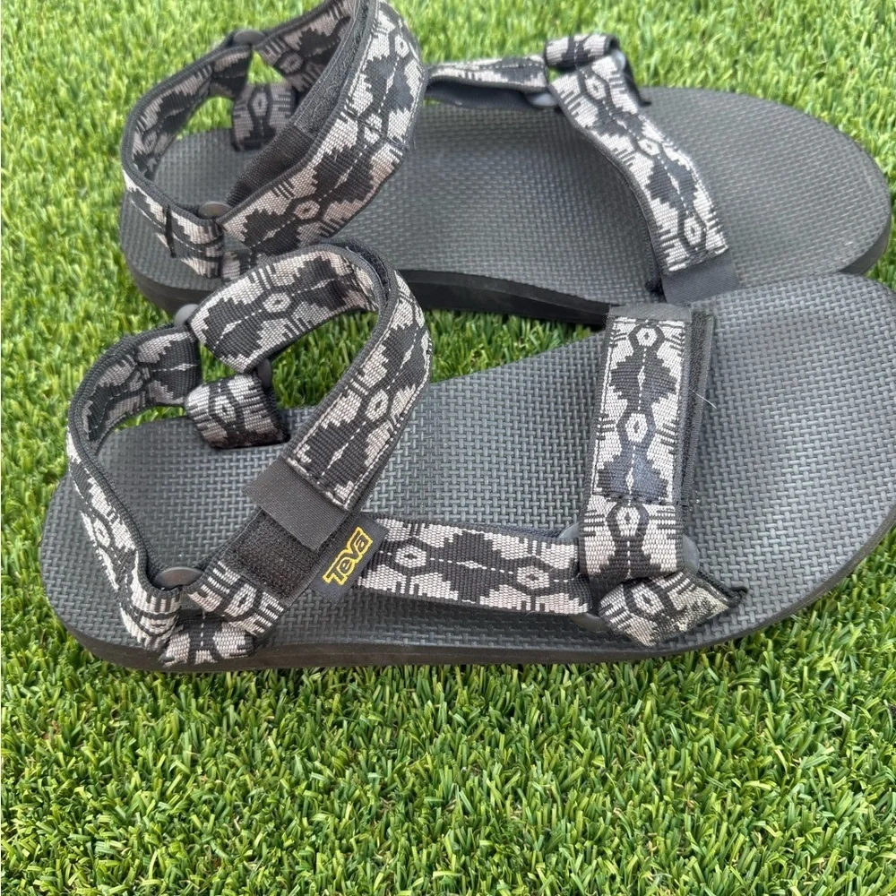 Teva Original Universal sandals  Size 9